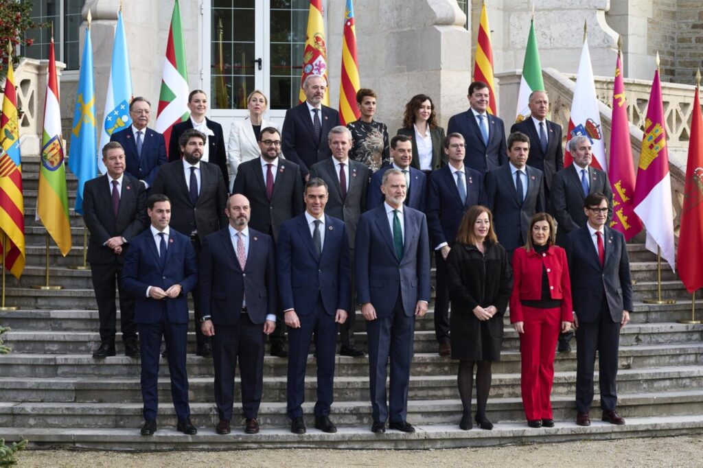 Foto de familia de la XXVII Conferencia de Presidentes, en el Palacio de la Magdalena, a 13 de diciembre de 2024,