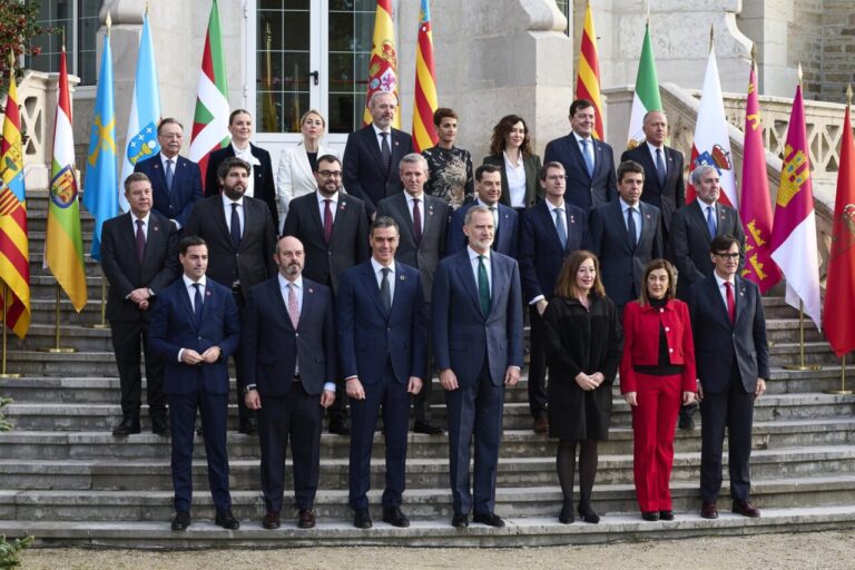 Foto de familia de la XXVII Conferencia de Presidentes, en el Palacio de la Magdalena, a 13 de diciembre de 2024,