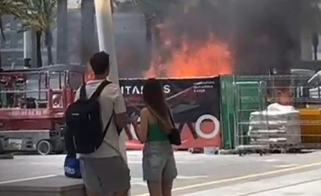Incendio minibús aeropuerto