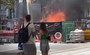 Incendio minib&uacute;s aeropuerto