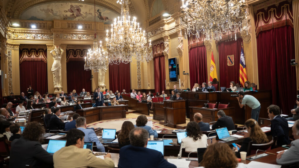 Parlament 27 Mayo