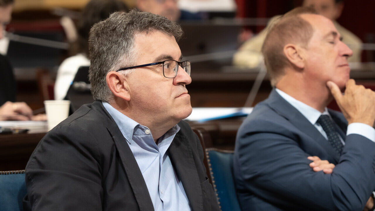 Parlament 27 Mayo