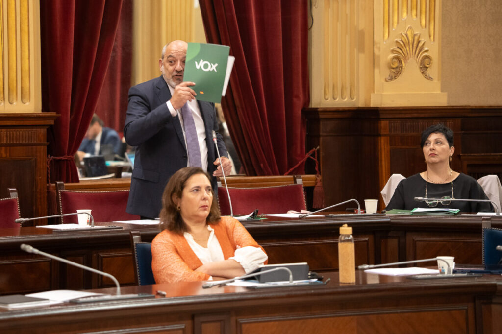 Parlament 6 Mayo Turismo