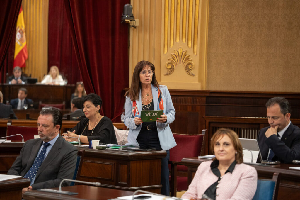 Parlament 6 Mayo Turismo