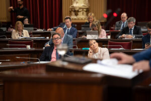 Parlament 6 Mayo Turismo