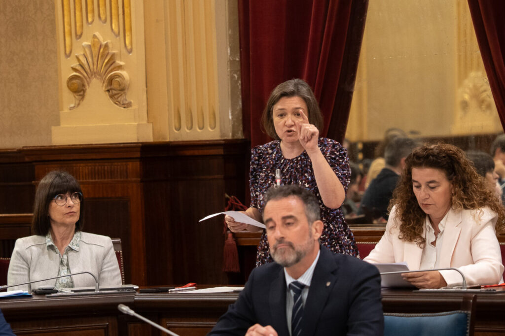 Parlament 6 Mayo Turismo