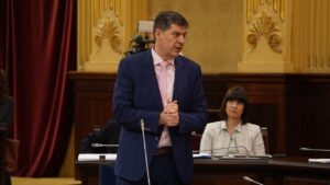 Jaume Bauz&agrave; Pleno Parlament
