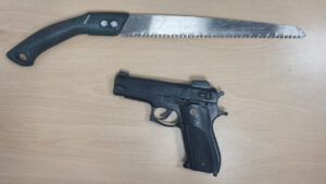 Detenido en Palma por amenazar a un polic&iacute;a con una pistola y un cuchillo