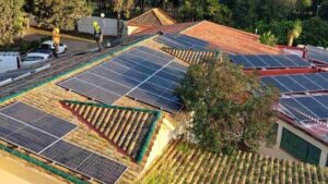 Autoconsumos colectivos conectado a la red de distribuci&oacute;n.