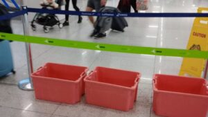 Las tormentas provocan numerosas goteras en el aeropuerto de Palma