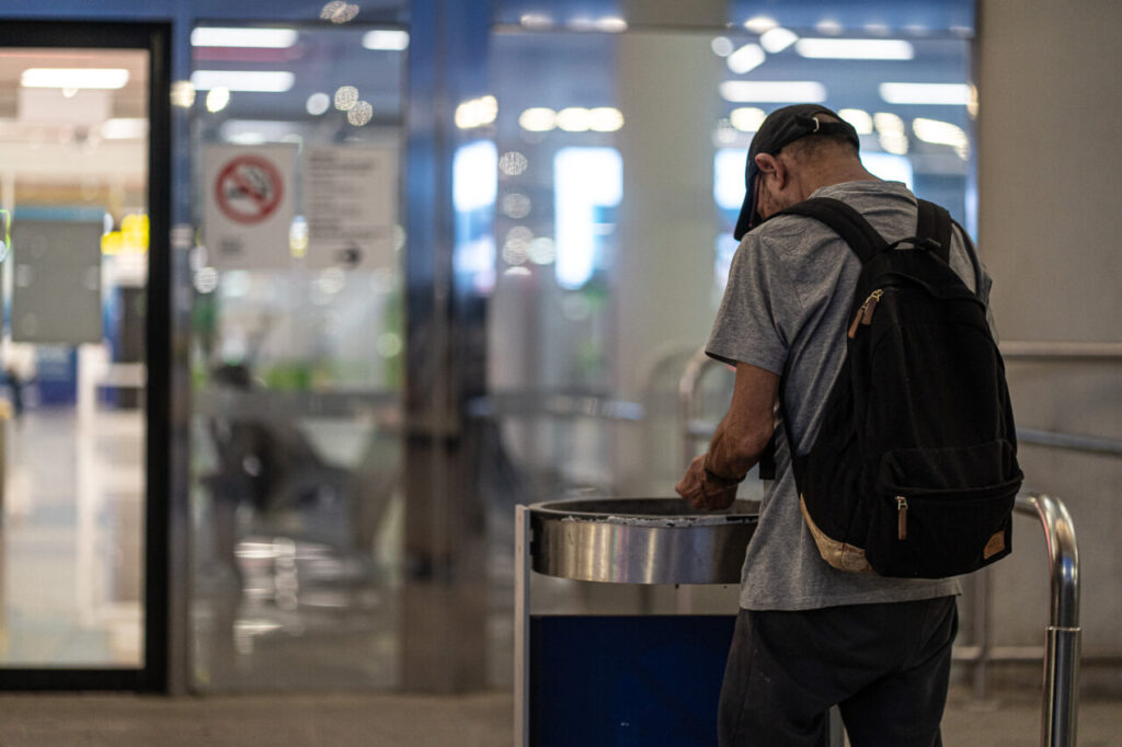 homeless Sin techo en el Aeropuerto de Palma