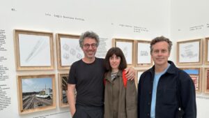 Los responsables del estudio isla arquitects, Juan Palencia de Sarri&aacute;, Marta Col&oacute;n de Carvajal junto al coordinador de ADEMA, Guillem Aloy.