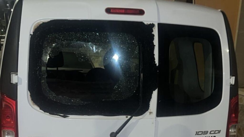 Rompen la luna trasera de un vehículo de Son Ferriol para robar en su interior