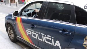 Pelea a palos entre dos padres en un colegio de Palma: uno acaba en el hospital y el otro detenido