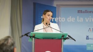 Prohens defiende su "voluntad firme de construir viviendas asequibles para los residentes de Baleares"