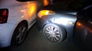 Un conductor borracho da&ntilde;a siete coches en Son Cotoner: "Estaban mal aparcados"