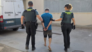 Detenido por amenazar de muerte a punta de cuchillo a una mujer y su hijo en Sa Pobla