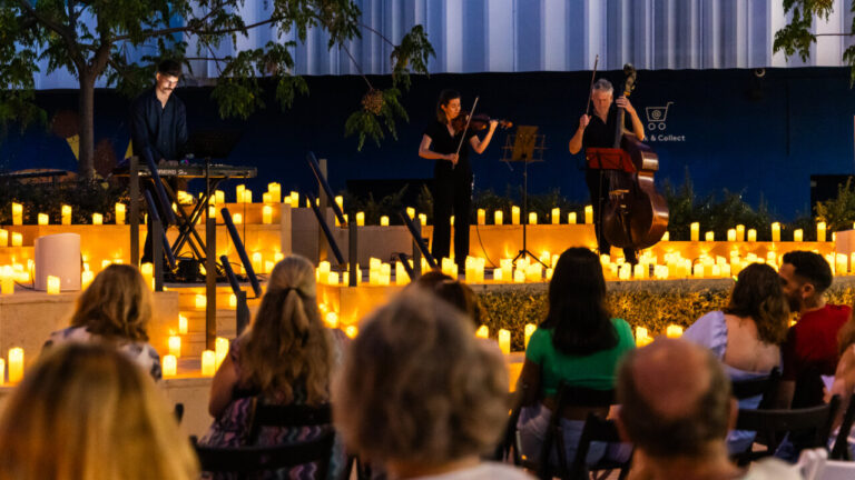 Noche en Vela en Porto Pi, un espectáculo sensorial bajo la luz de las velas