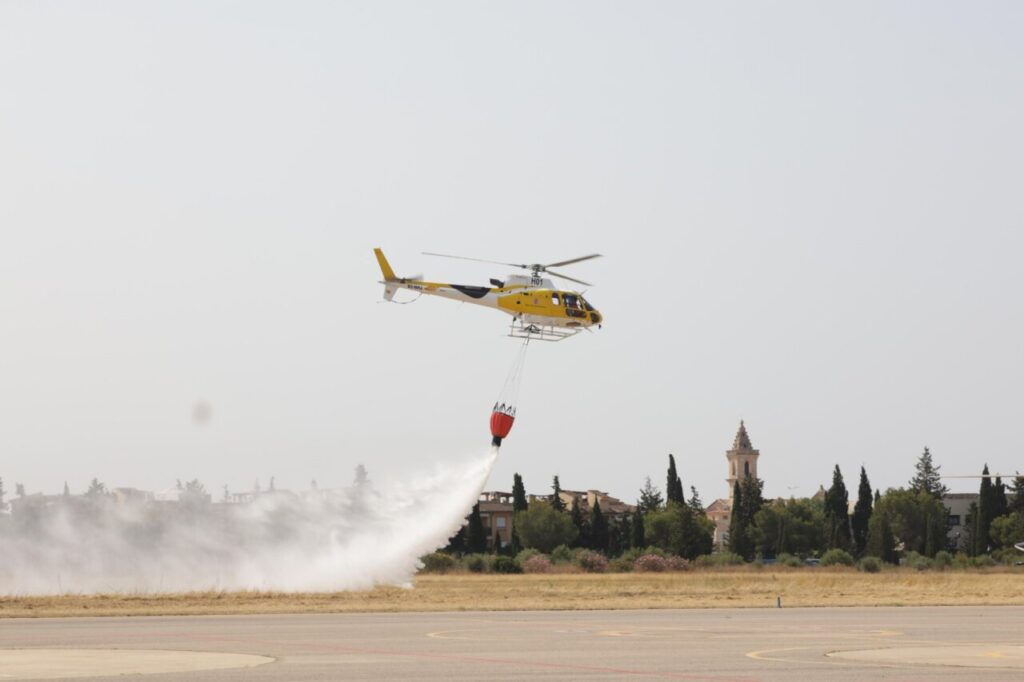 350 efectivos y una flota aérea compuesta por cinco helicópteros y cinco aviones 2