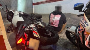 Huye de un control policial al no contar con carnet y seguro