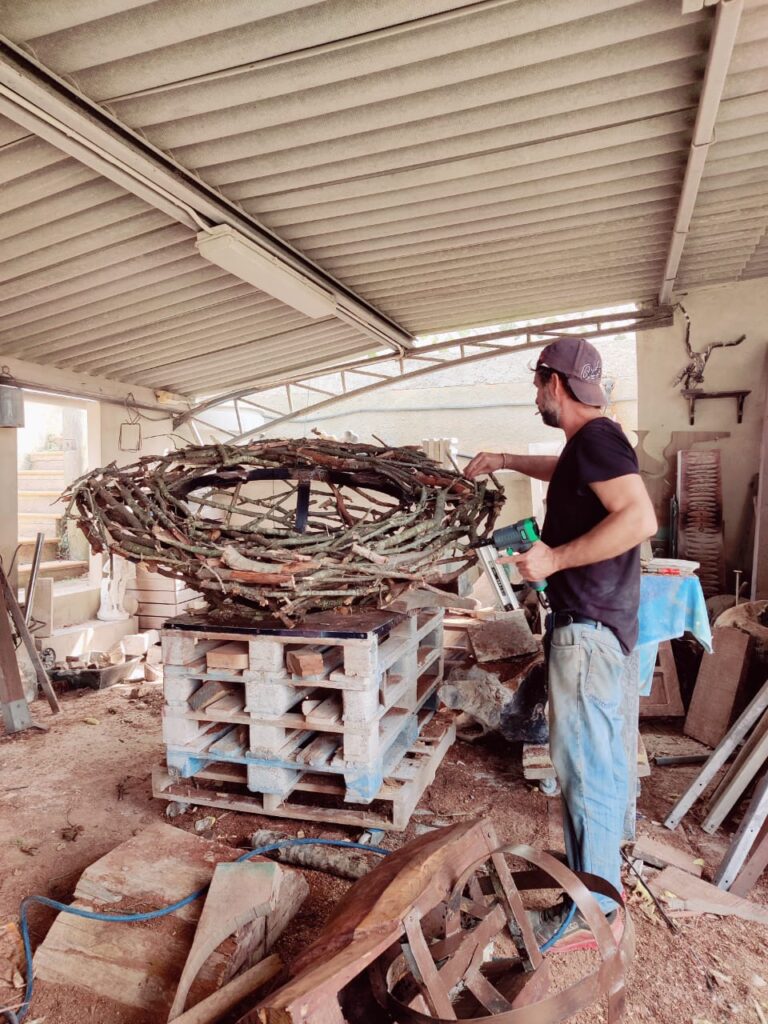 Marcos Torrandell trabajando en una de sus obras