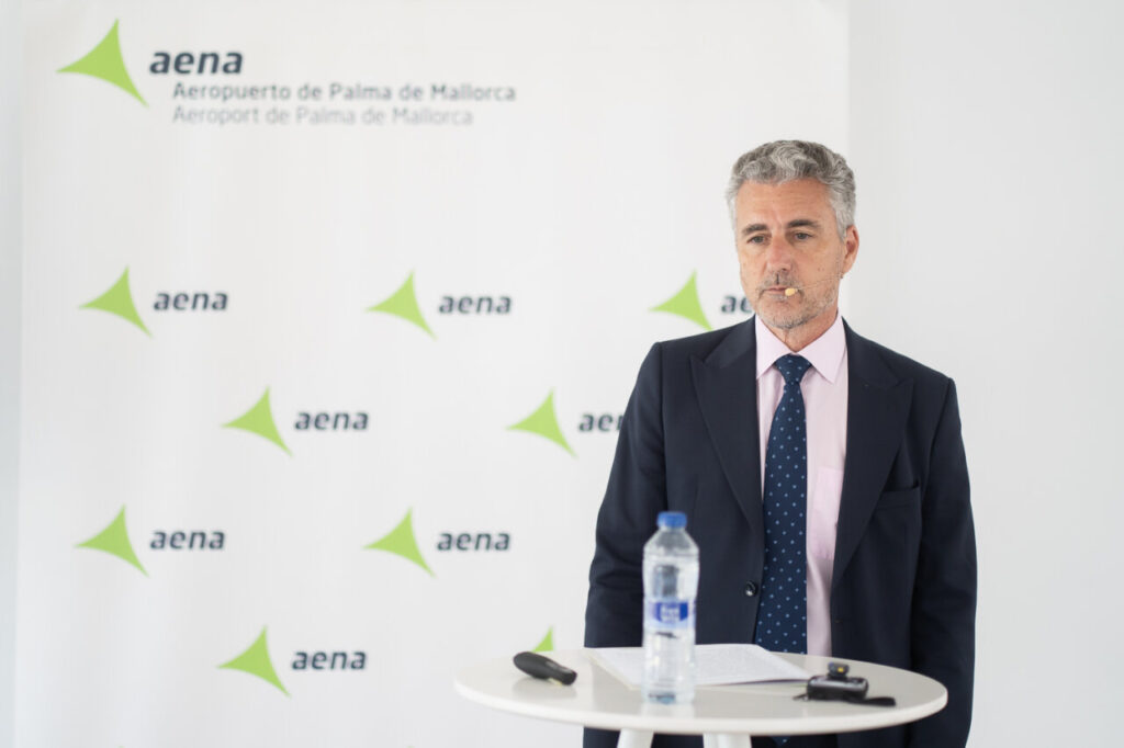 irector del aeropuerto, Tomás Melgar