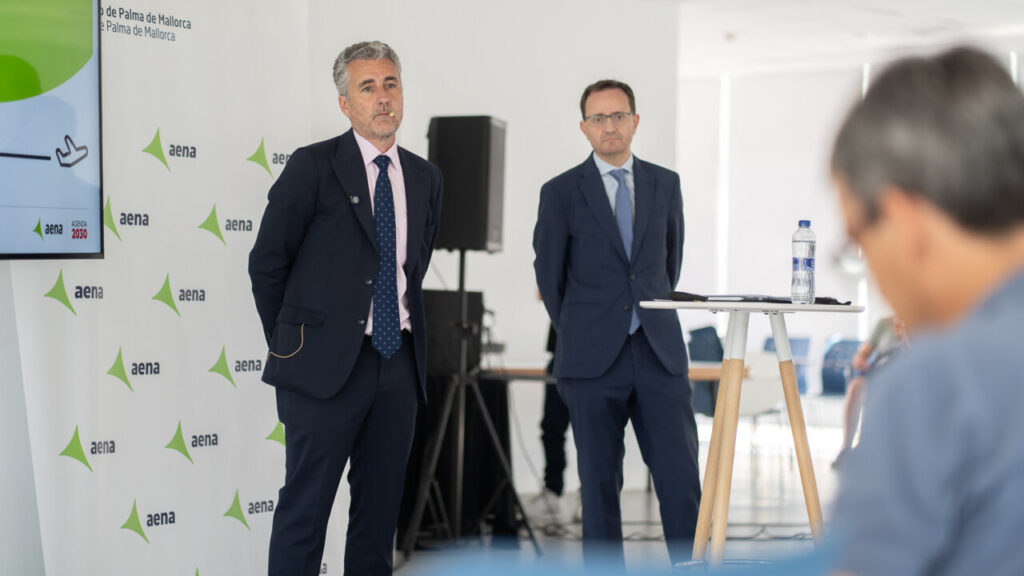 irector del aeropuerto, Tomás Melgar y director de Infraestruct