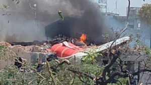 Se estrella un avi&oacute;n en India con 242 personas a bordo