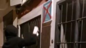 Arran vandaliza viviendas tur&iacute;sticas en Mallorca con pintadas y martillazos