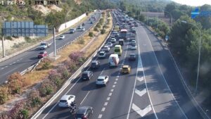 Un cami&oacute;n pierde un saco de cemento y provoca un atasco kilom&eacute;trico en la autopista de Andratx