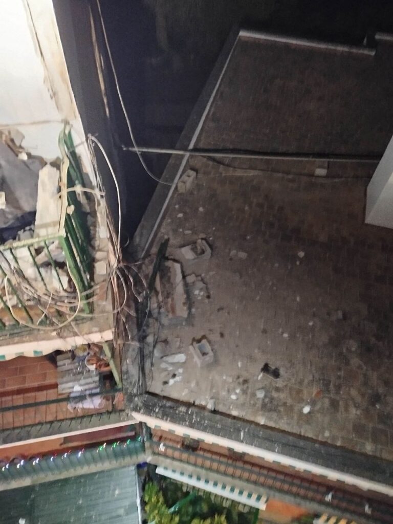 Otra perspectiva del derrumbe. 