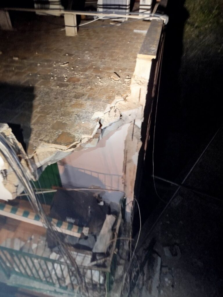 Se derrumba parte del techo de una vivienda en Llucmajor