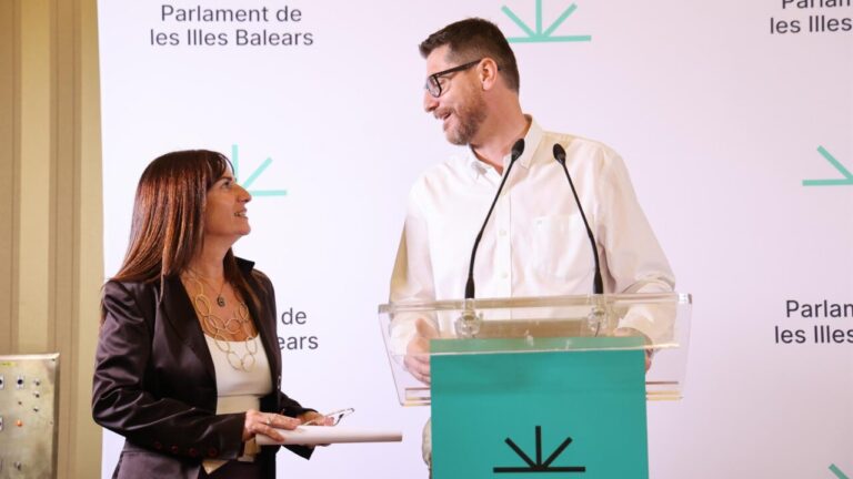 Manuela Cañada (Vox) y Sebastià Sagreras (PP)