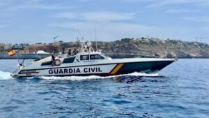 Una embarcaci&oacute;n de la Guardia Civil.