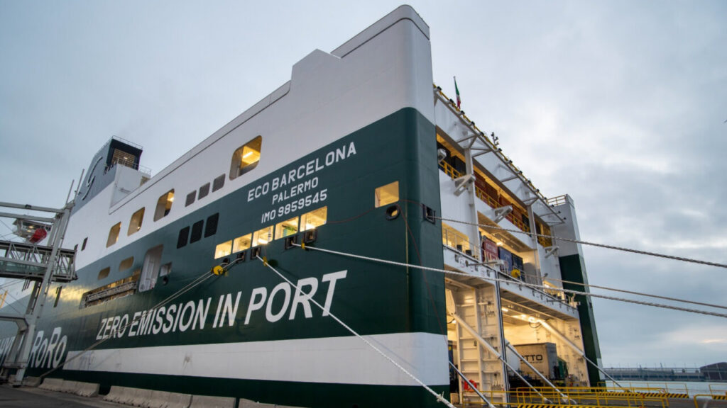 Imagen del 'Eco Barcelona' uno de los buques más sostenibles para el transporte de mercancías entre España e Italia de Grupo Grimaldi.