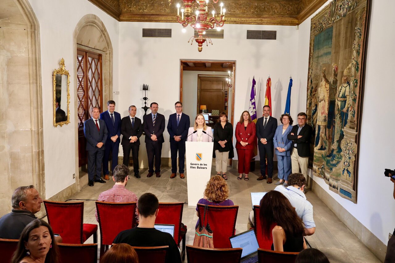 La presidenta del Govern de les Illes Balears, Margalida Prohens, comparecerá en la rueda de prensa que lleva como título «Rendimos cuentas», para hacer balance de los dos primeros años de legislatura. La presidenta del Govern de les Illes Balears, Margalida Prohens, comparecerá en la rueda de prensa que lleva como título «Rendimos cuentas», para hacer balance de los dos primeros años de legislatura.