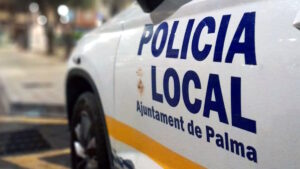 Detenido un hombre tras agredir y amenazar con un cuchillo a un joven que orinaba frente a su casa