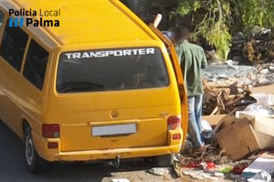 La furgoneta fue sorprendida por la unidad de drones