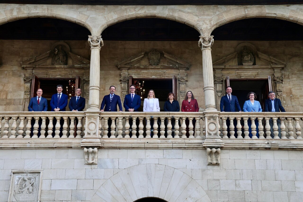 La presidenta del Govern de les Illes Balears, Margalida Prohens, comparecerá en la rueda de prensa que lleva como título «Rendimos cuentas», para hacer balance de los dos primeros años de legislatura. La presidenta del Govern de les Illes Balears, Margalida Prohens, comparecerá en la rueda de prensa que lleva como título «Rendimos cuentas», para hacer balance de los dos primeros años de legislatura.