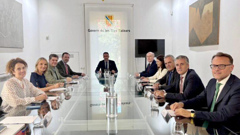 El Govern reclama medidas a Aena para garantizar el buen funcionamiento y mejorar la seguridad y la calidad del aeropuerto de Palma
