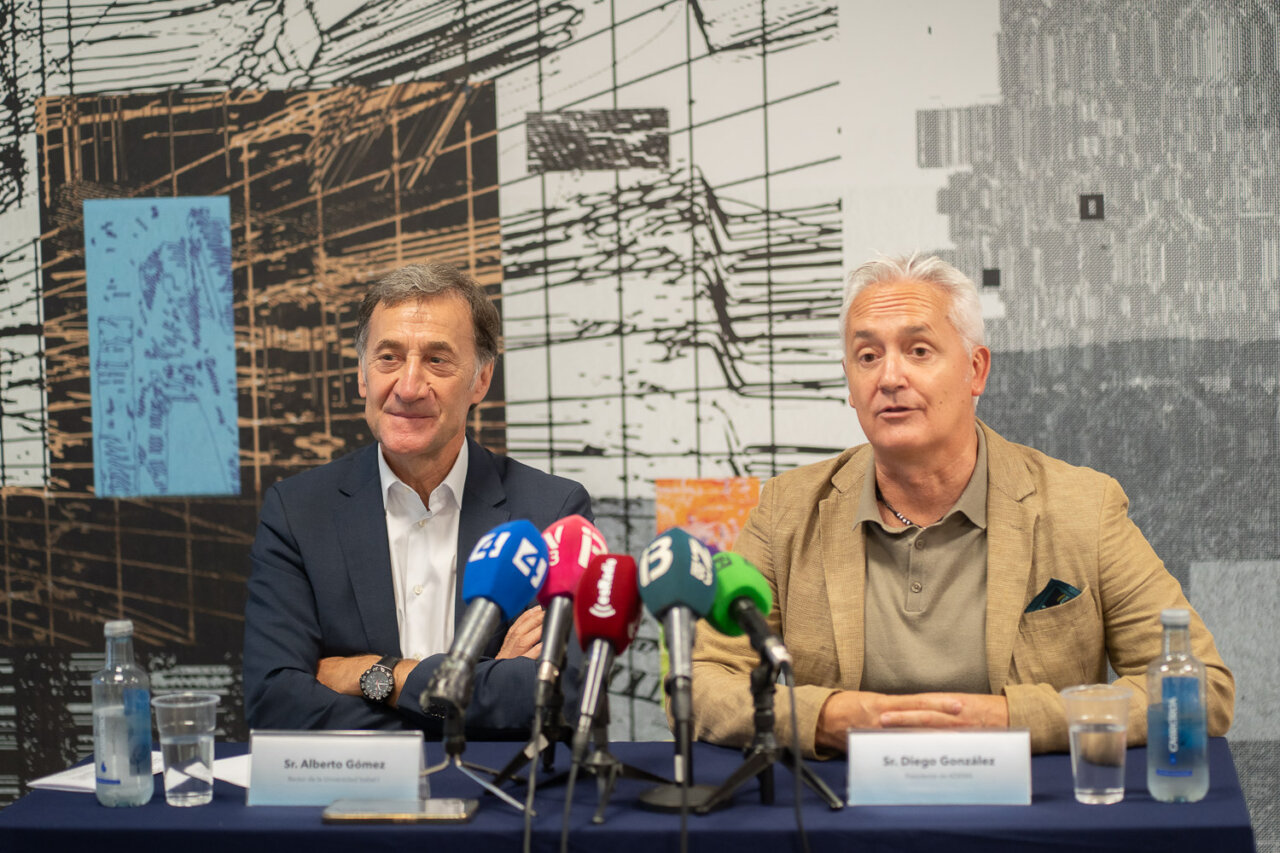 El rector de la Universidad Isabel I, Alberto Gómez y el director de Adema, Diego González.