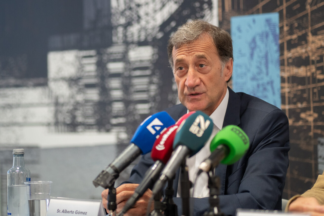 El rector de la Universidad Isabel I, Alberto Gómez Barahona, y