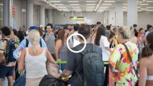 Una grave inundaci&oacute;n anega la Terminal A del aeropuerto de Palma