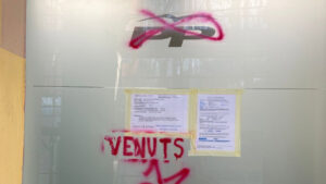 Pintada en la sede del PP de Palma.