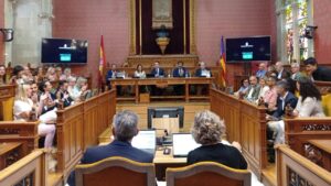 Cruce de reproches en el Consell tras aprobarse 291 propuestas del debate de política general