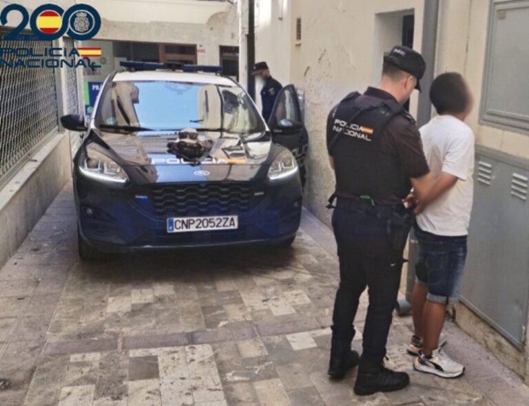 Detenido en Mancor fumando un porro y con drogas