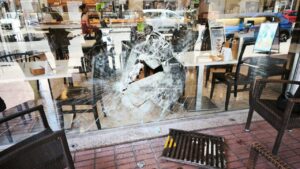 Golpe en Son Ferriol usan una tapa de alcantarilla para robar en una panadería