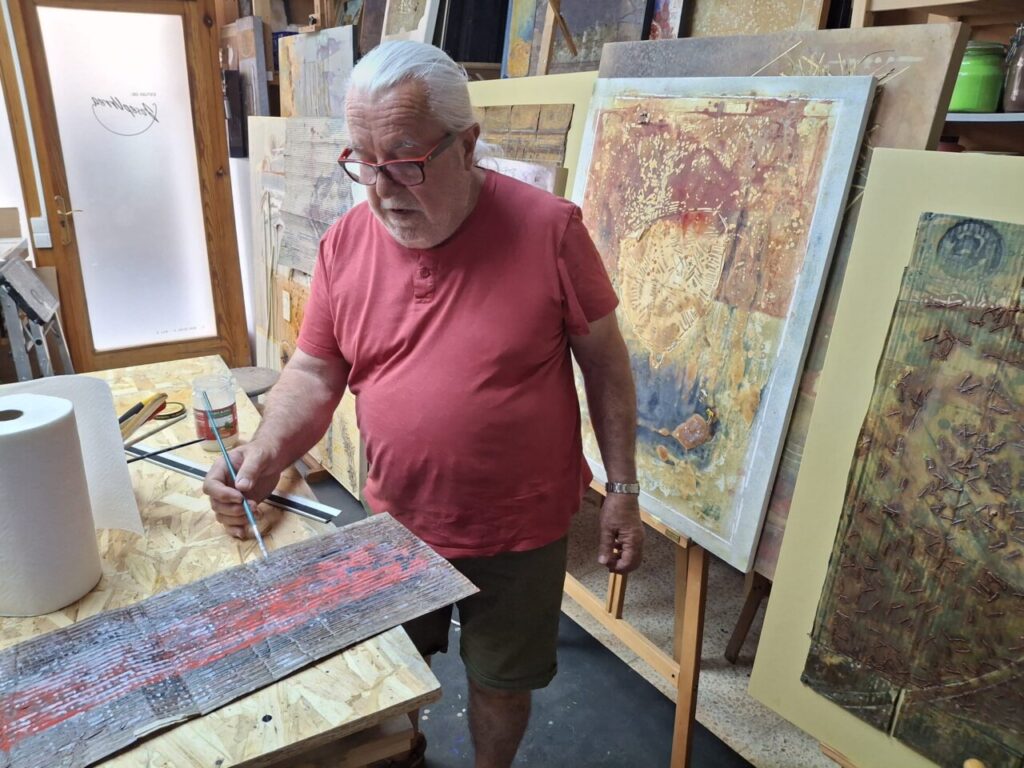 Josep Urrea trabajando en su taller Josep Urrea trabajando en su taller