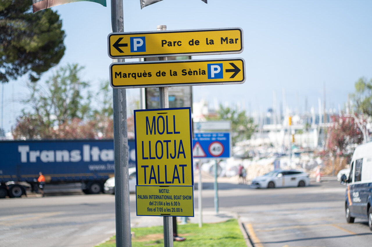 Obras Paseo Maritimo con turistas