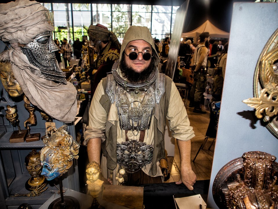 Tomás Barceló con una de sus piezas